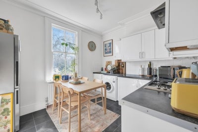 Flat Vanbrugh Hill in London