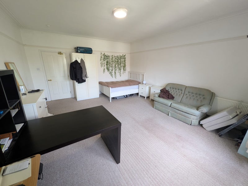 Room Belgrave Road in Bristol