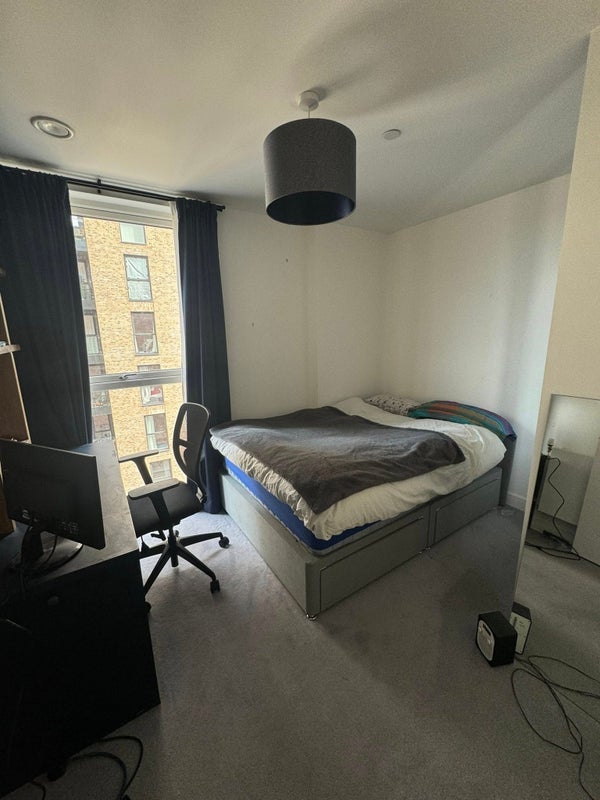 Room Track Street in Greater London