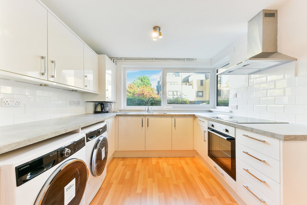 House Ericcson Close in Greater London