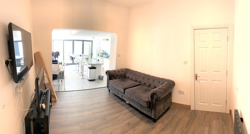 Room Hemberton Road in Greater London