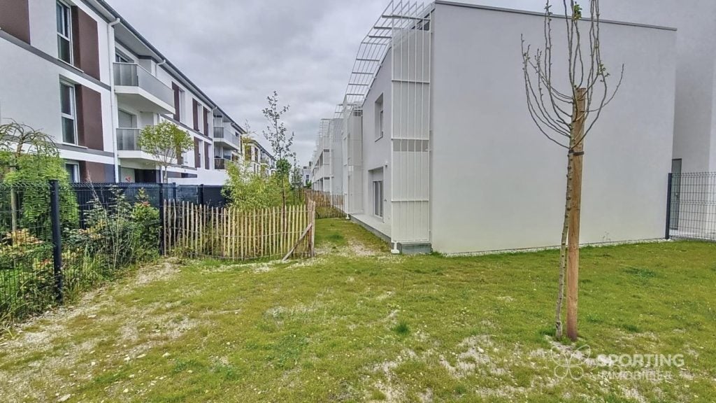 Flat Sentiers de découverte des ENS in Villenave-d'Ornon
