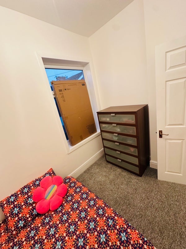 Room Hemmons Road in Manchester