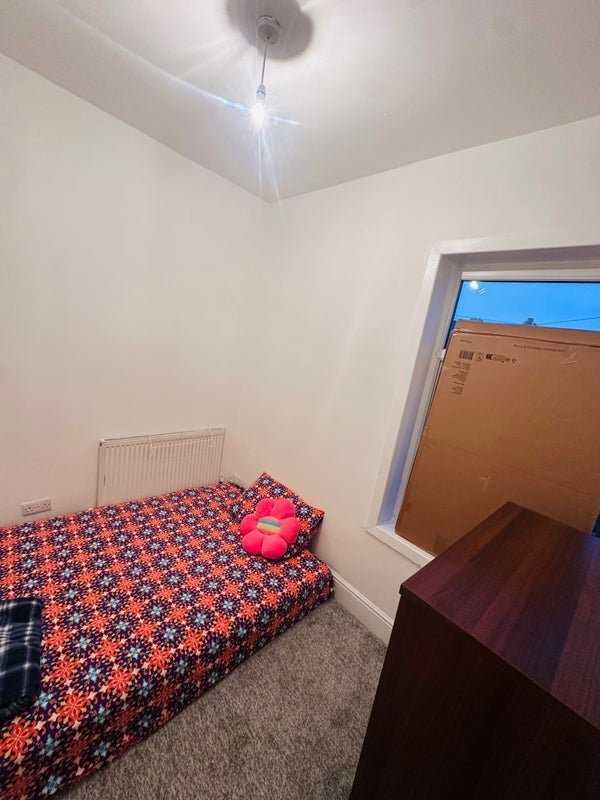 Room Hemmons Road in Manchester