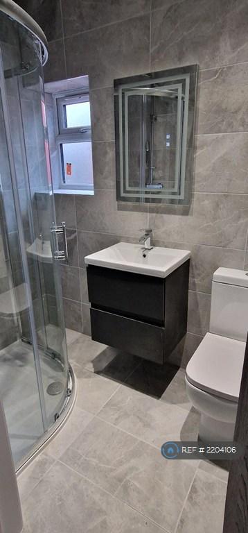 Room Uxbridge Road in Slough