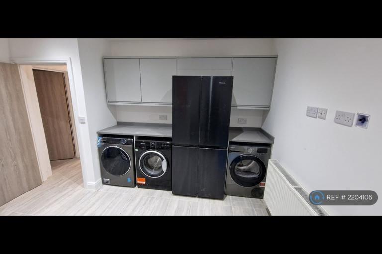 Room Uxbridge Road in Slough