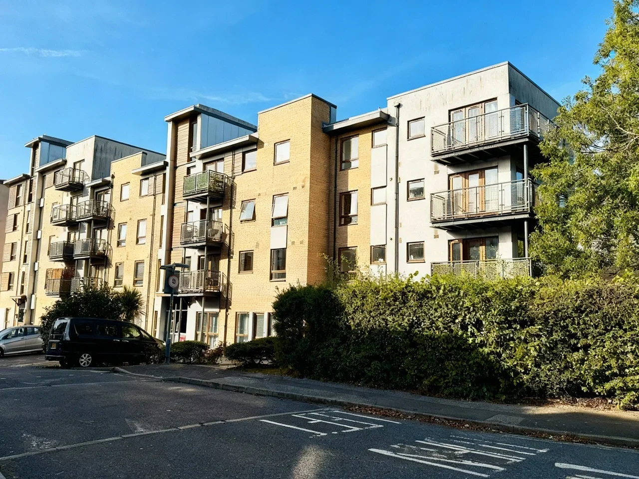 Flat Commonwealth Drive in Crawley