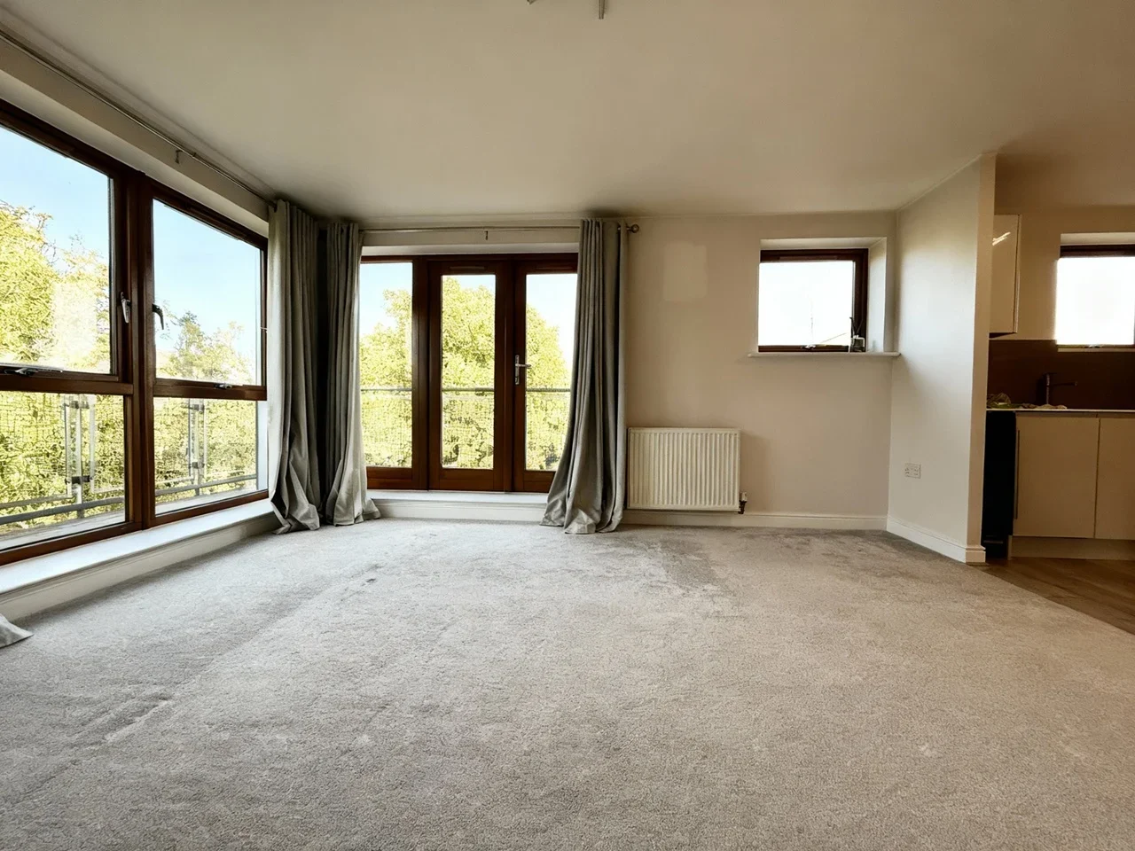 Flat Commonwealth Drive in Crawley