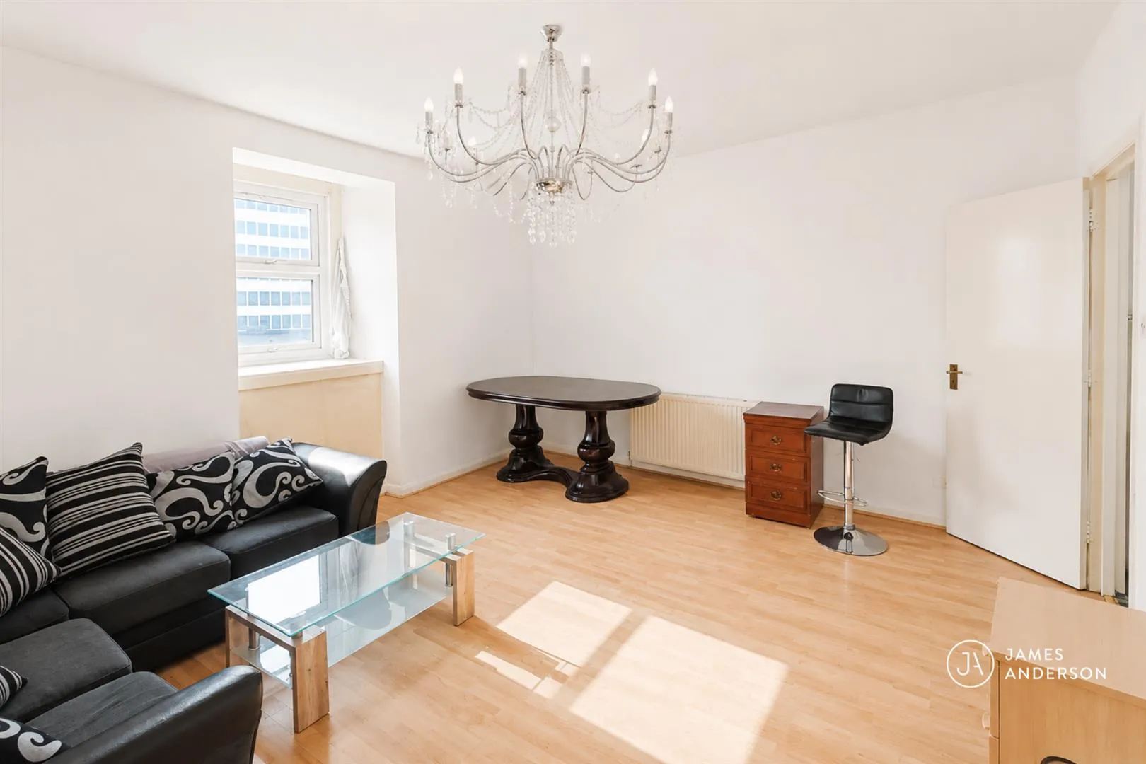Flat Putney High Street in Greater London