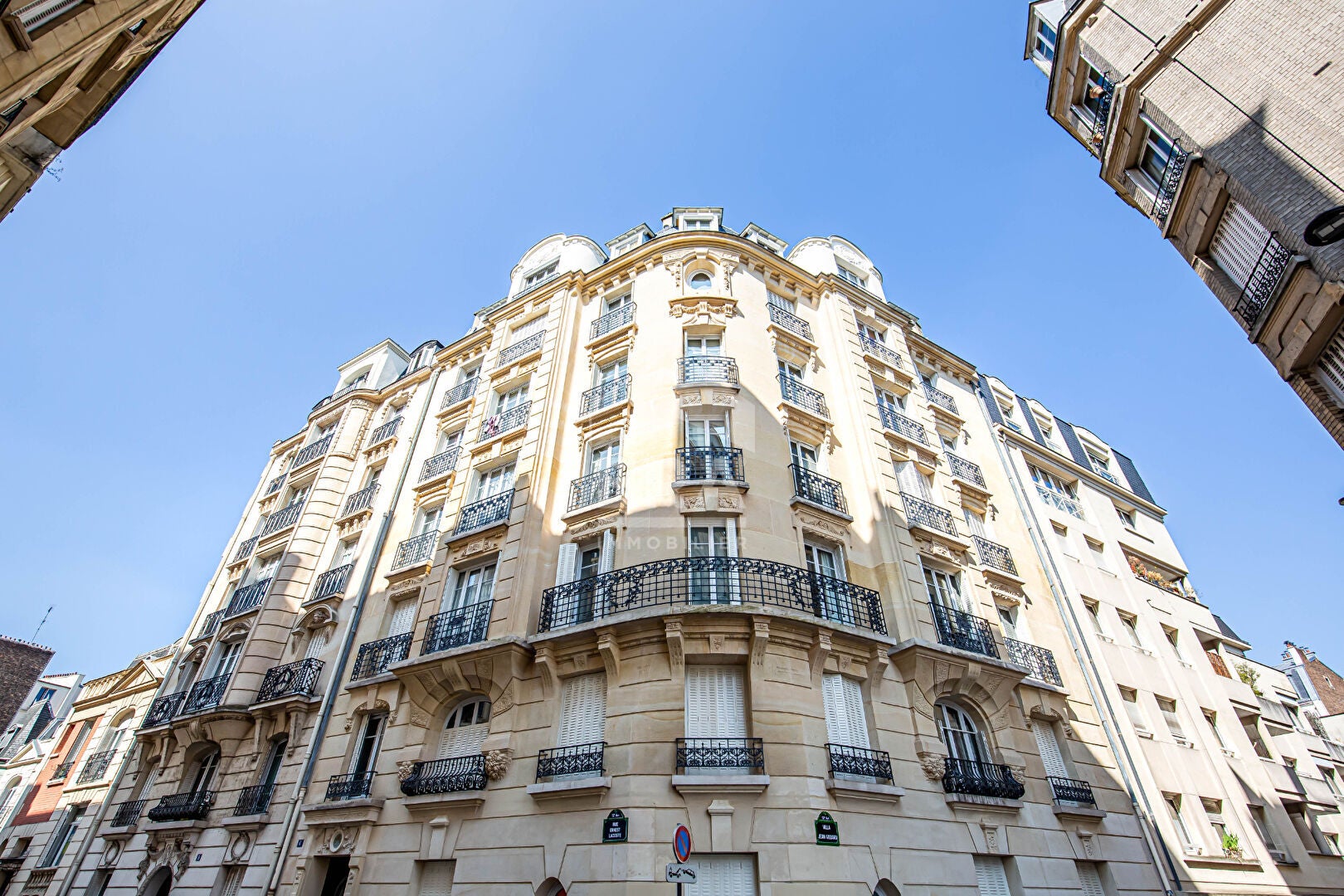 Flat Rue Ernest Lacoste in Paris