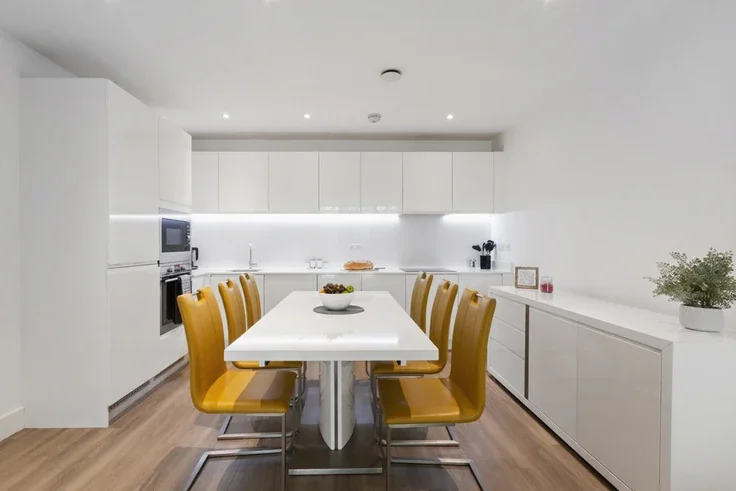 Flat Fraser Nash Close in London