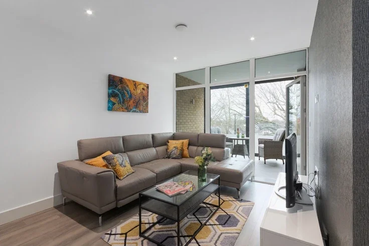 Flat Fraser Nash Close in London