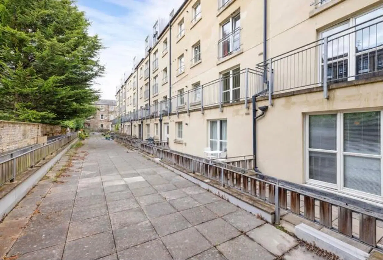Room Valleyfield Street in City of Edinburgh