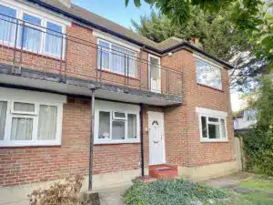 Flat Glebe Road in London