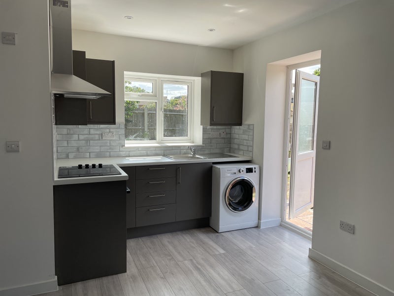 Room Cobbles Crescent in Crawley