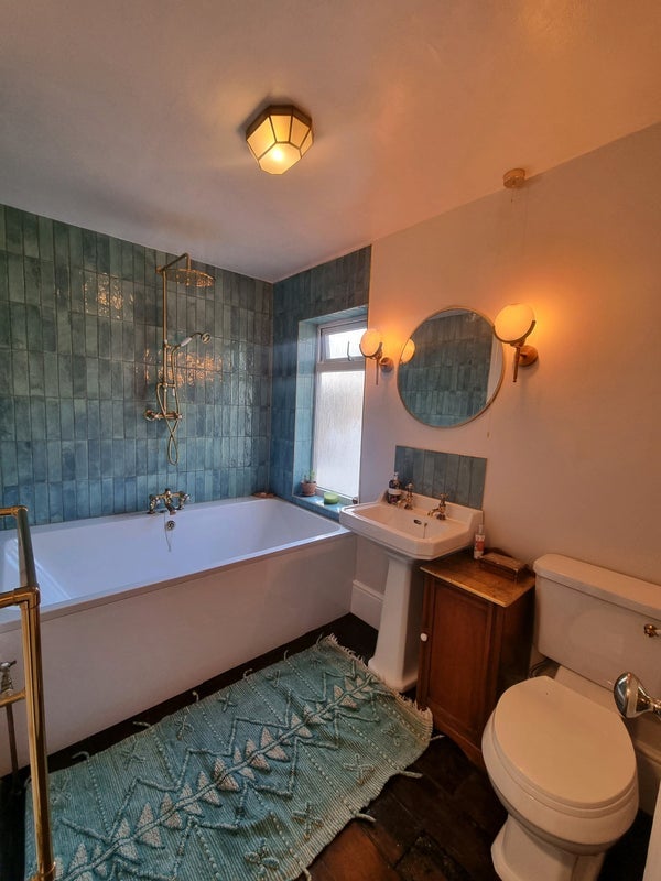 Room St Andrew's Road in Greater London