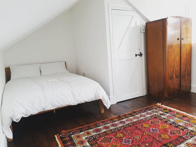 Room St Andrew's Road in Greater London