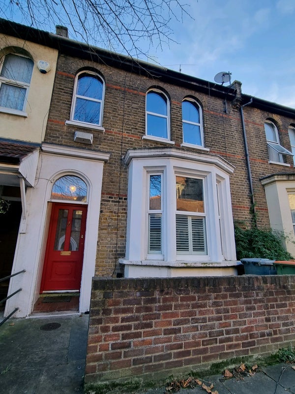 Room St Andrew's Road in Greater London
