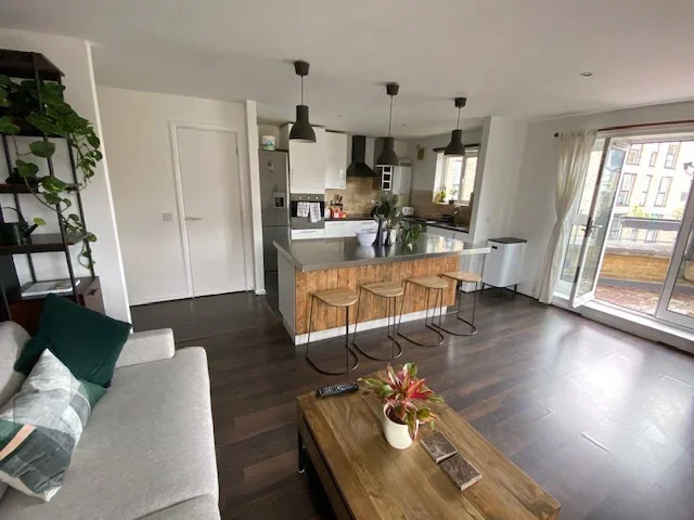 Flat Haggerston Road in Greater London