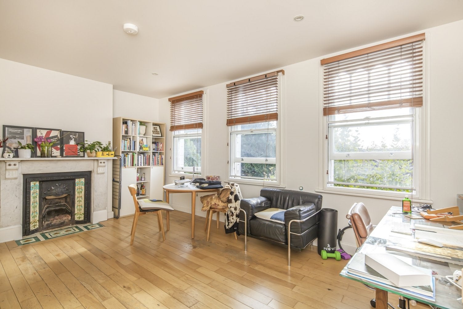 Flat Half Moon Lane in Greater London