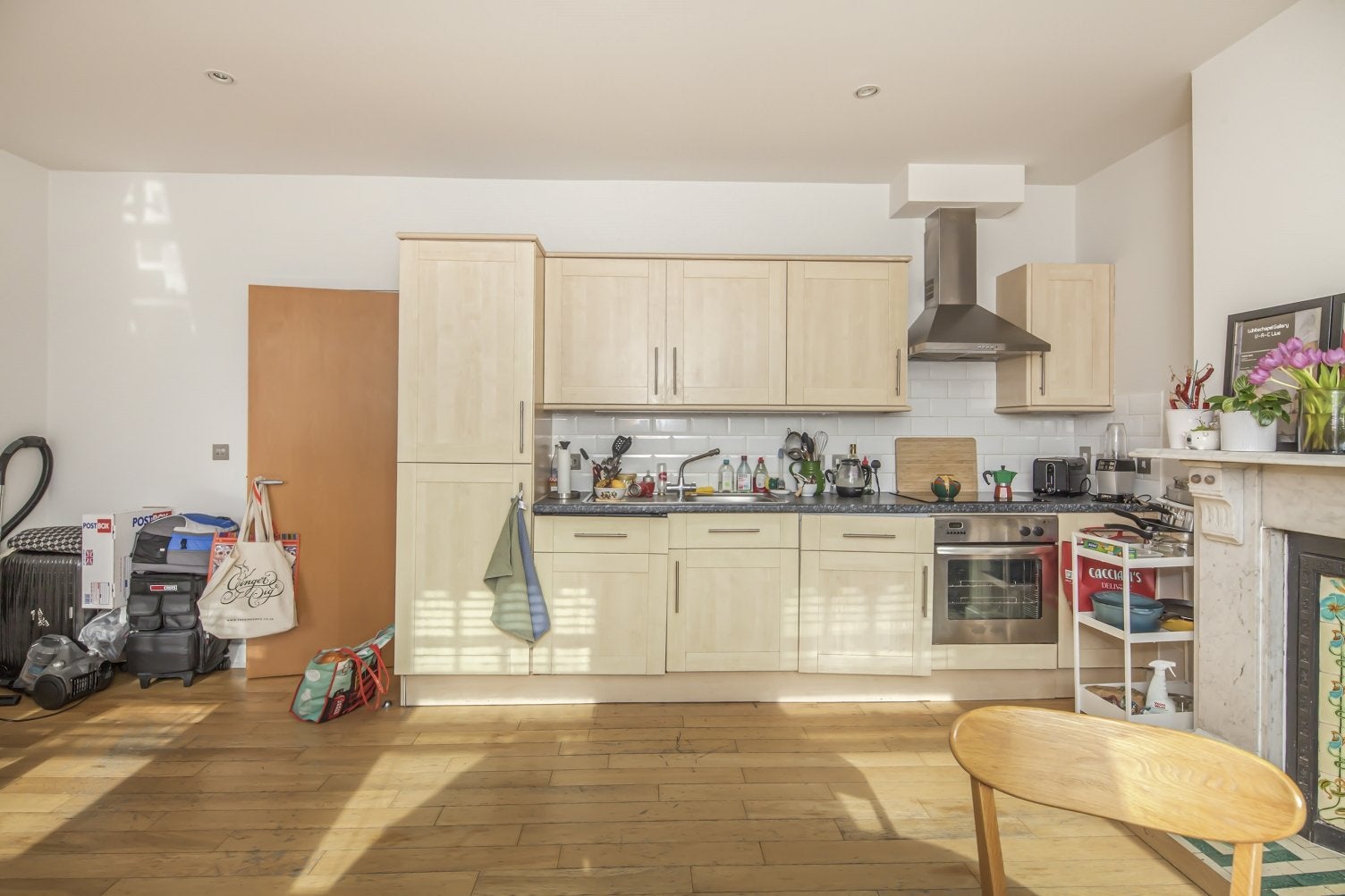 Flat Half Moon Lane in Greater London