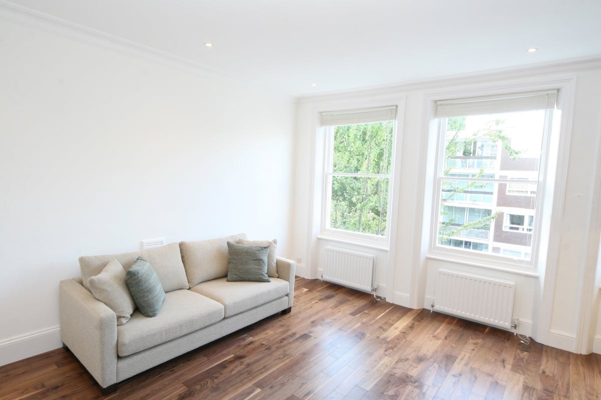 Flat Castletown Road in Greater London