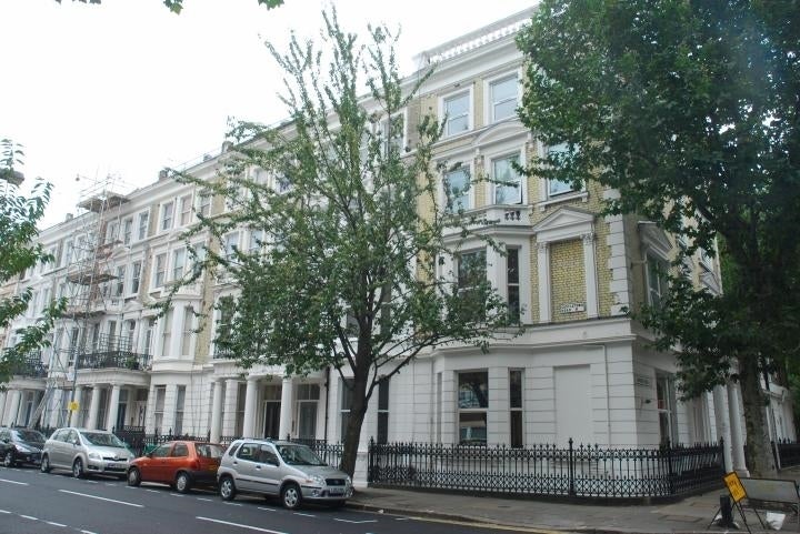 Flat Castletown Road in Greater London