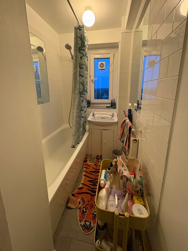 Room Gaywood Close in Greater London