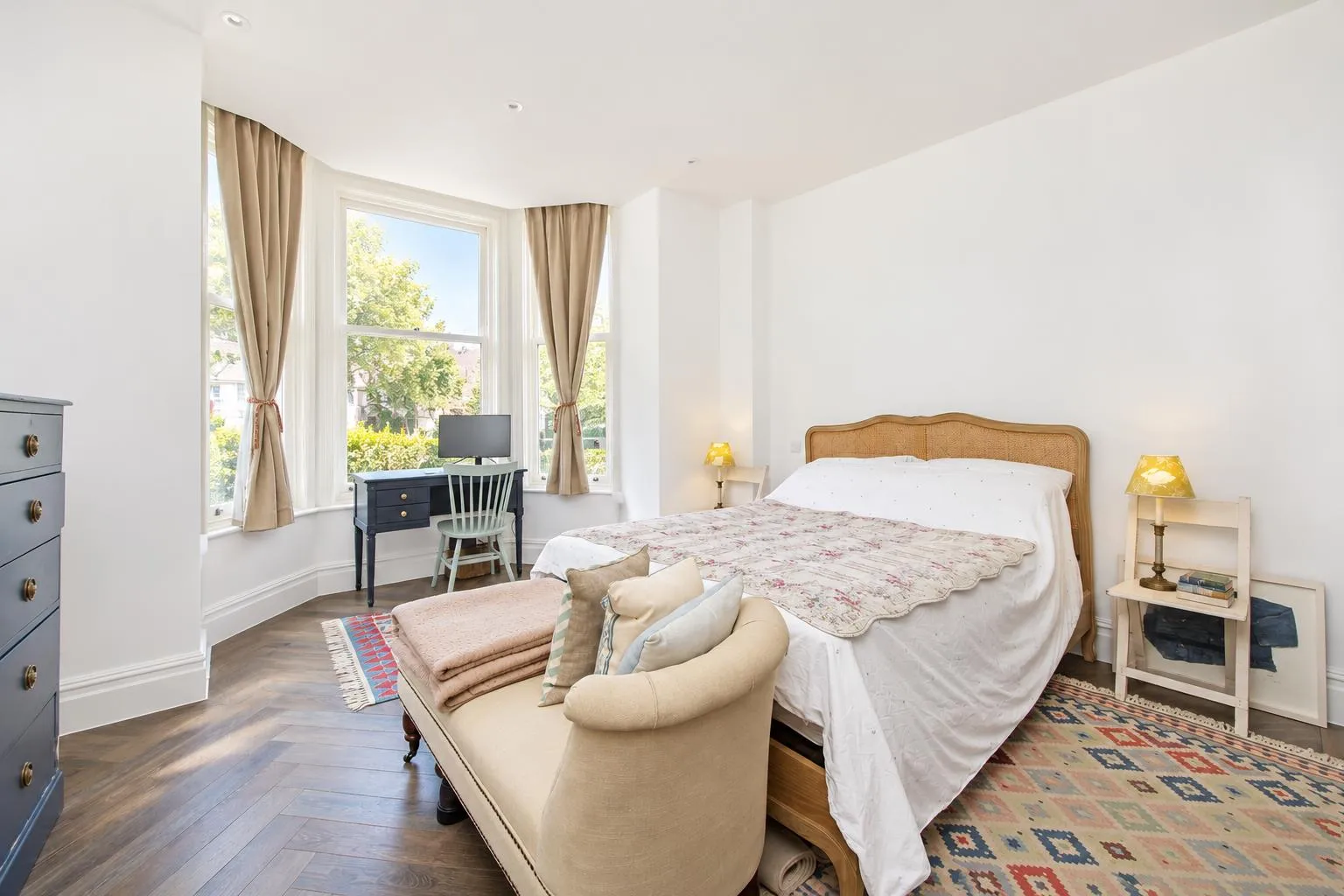 Flat Castlebar Hill in Greater London