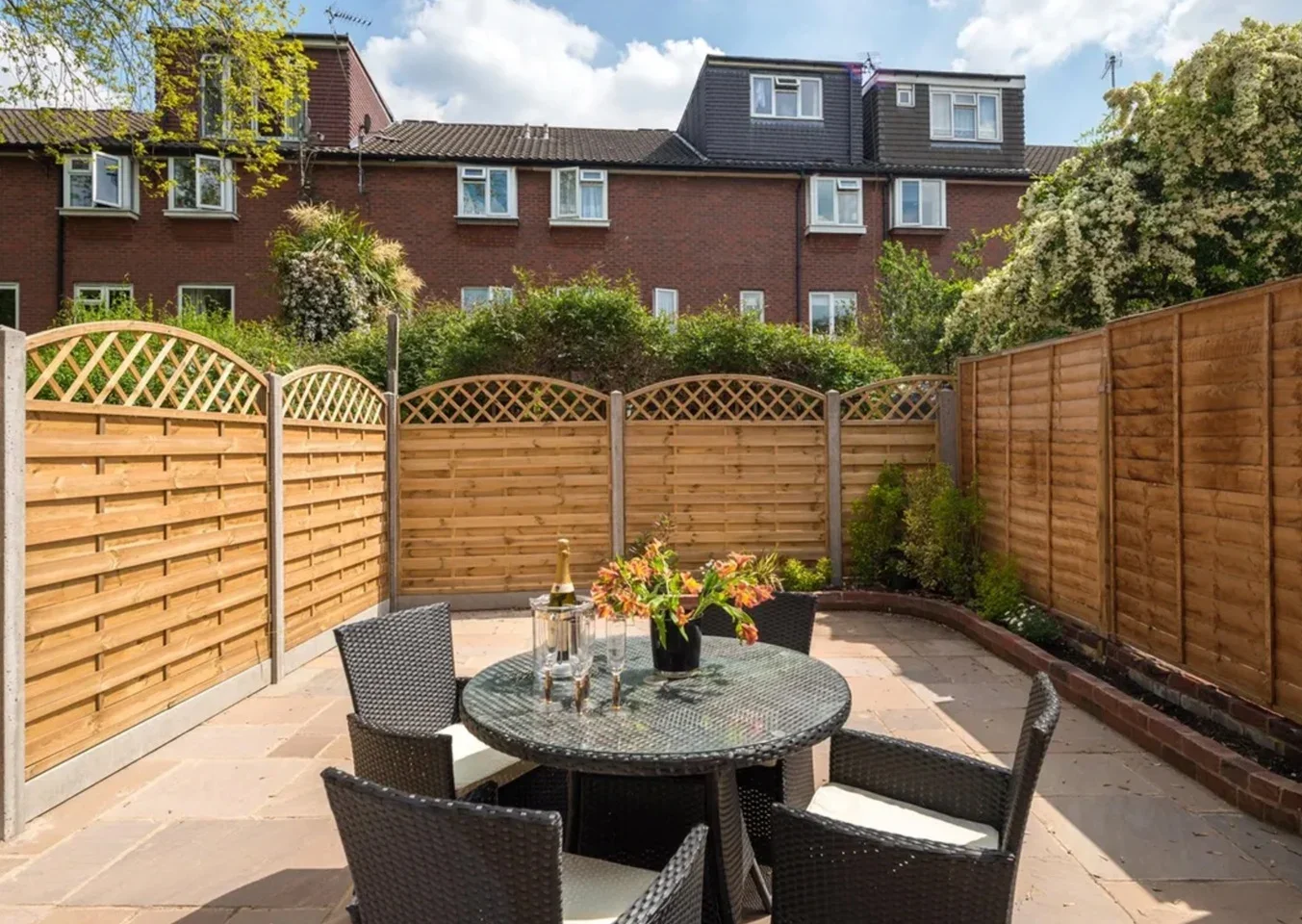House Arnott Close in Greater London