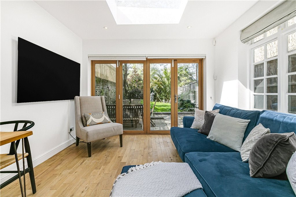 House Kings Avenue in Greater London