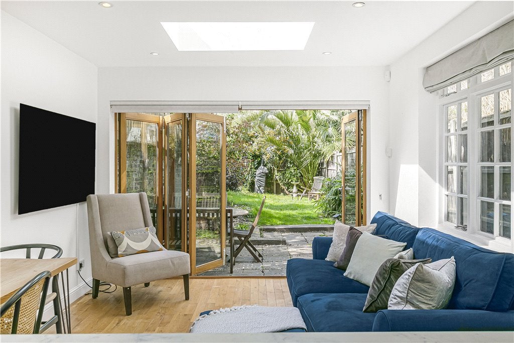 House Kings Avenue in Greater London