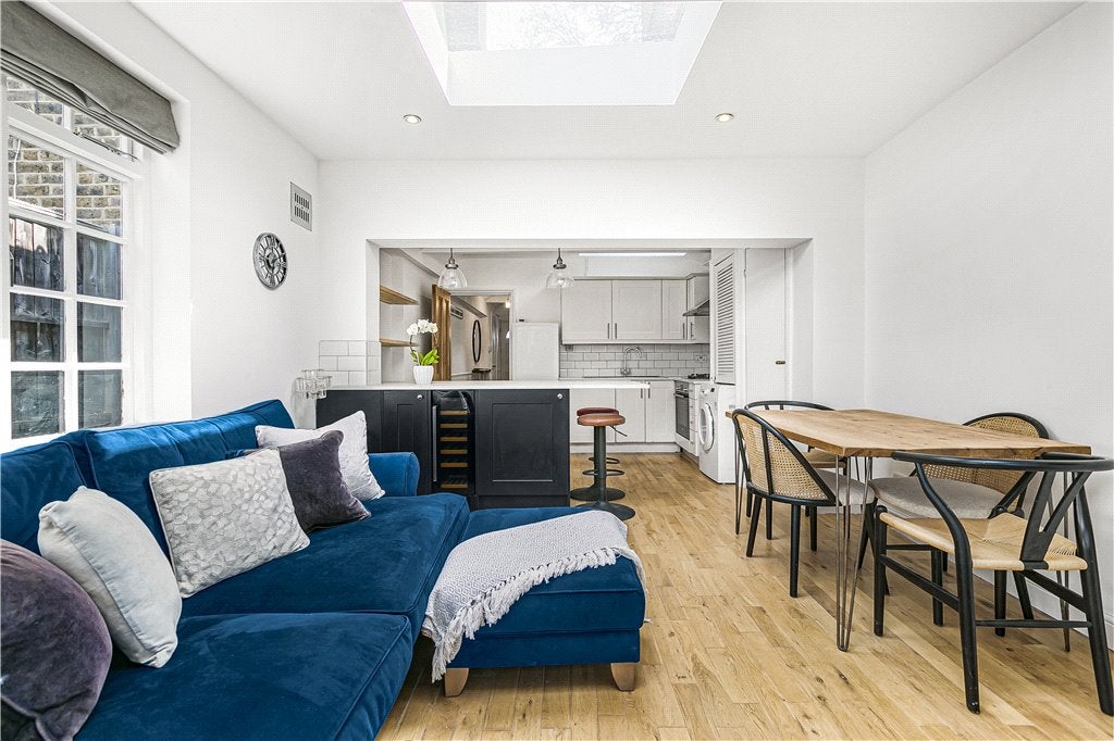House Kings Avenue in Greater London