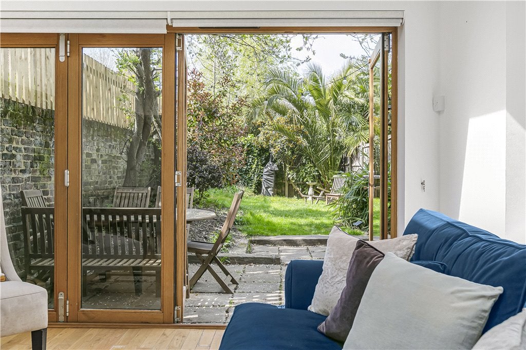 House Kings Avenue in Greater London