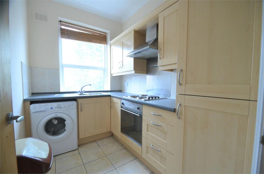 Flat Daws Lane in Greater London