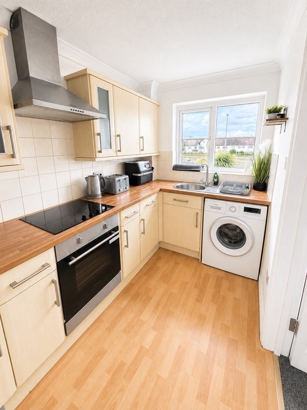 Room Cavell Crescent in Greater London