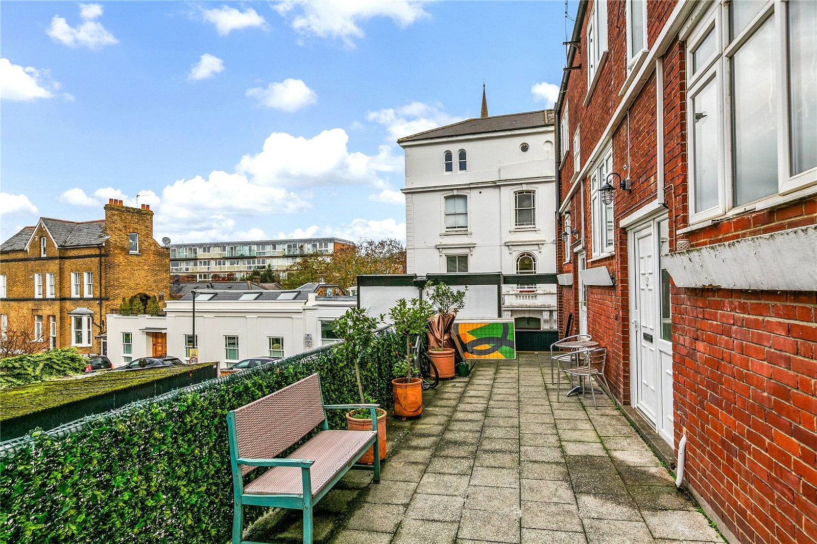 Flat Friars Stile Road in Greater London