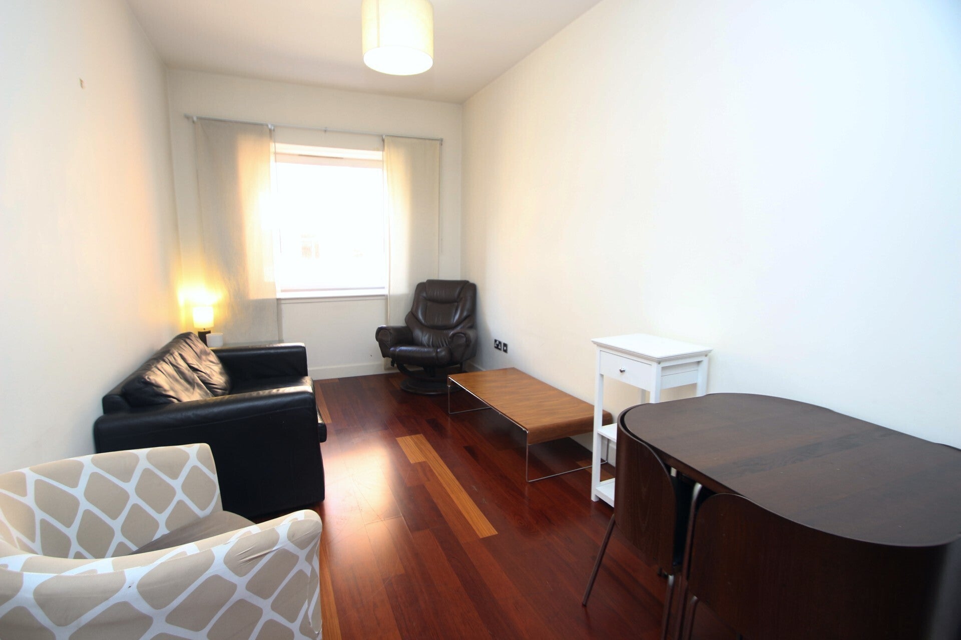 Flat Ingram Street in Glasgow
