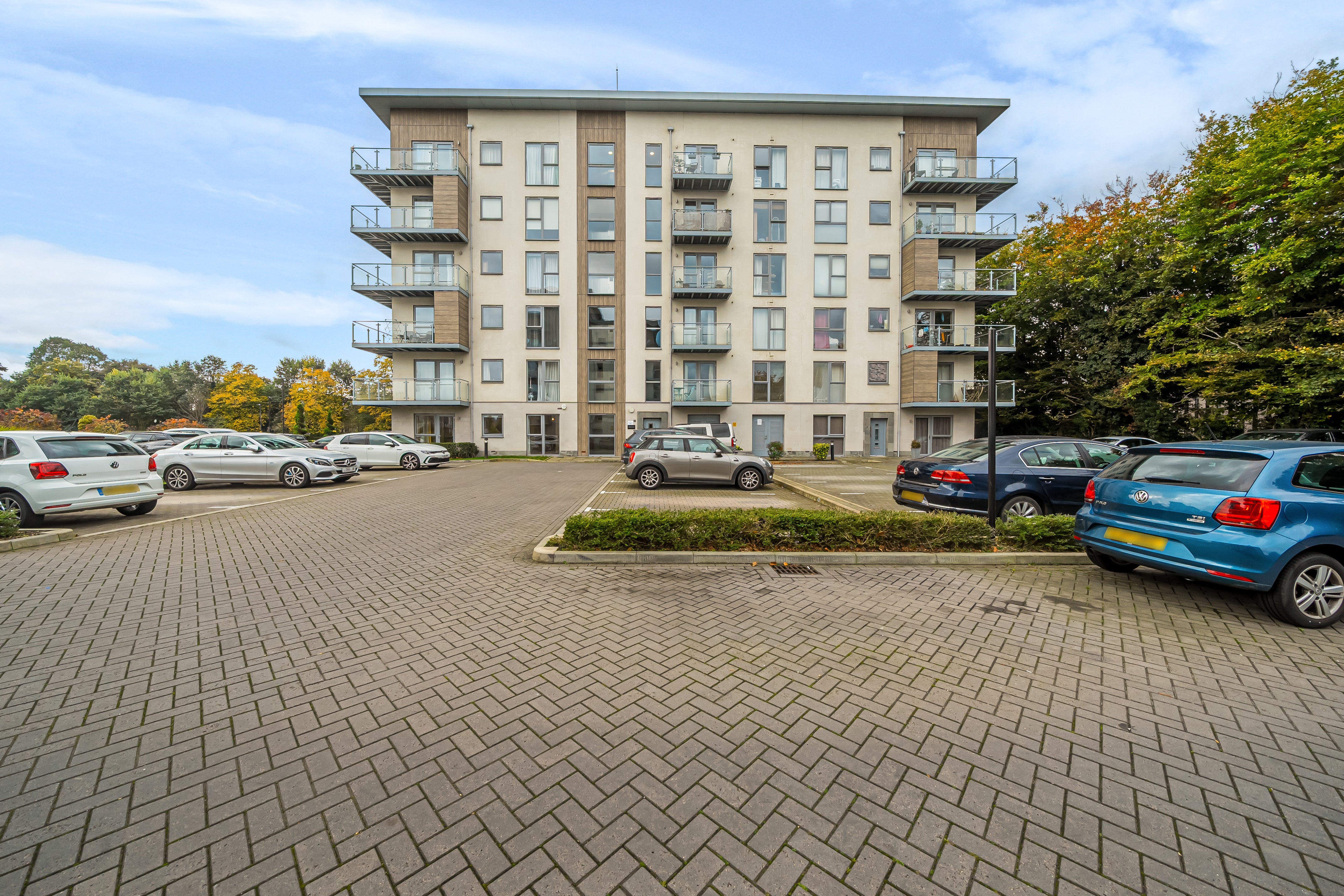 Flat Vicus Way in Maidenhead