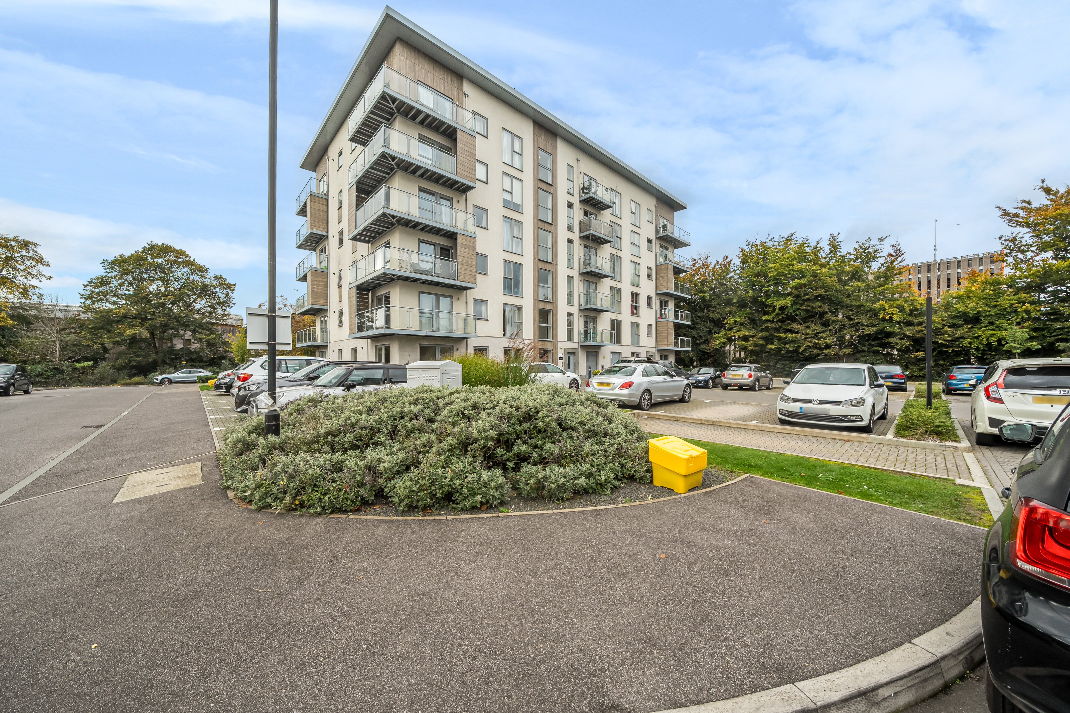 Flat Vicus Way in Maidenhead
