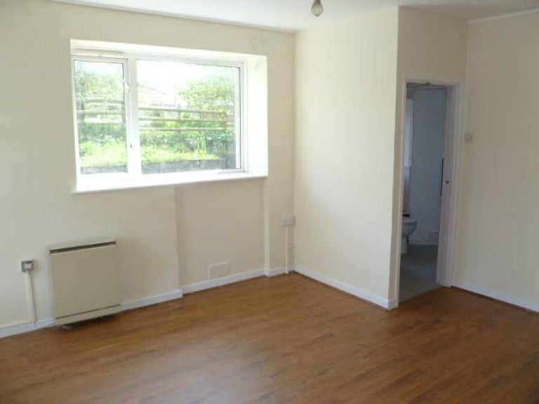Flat Ashgrove in Pontyberem