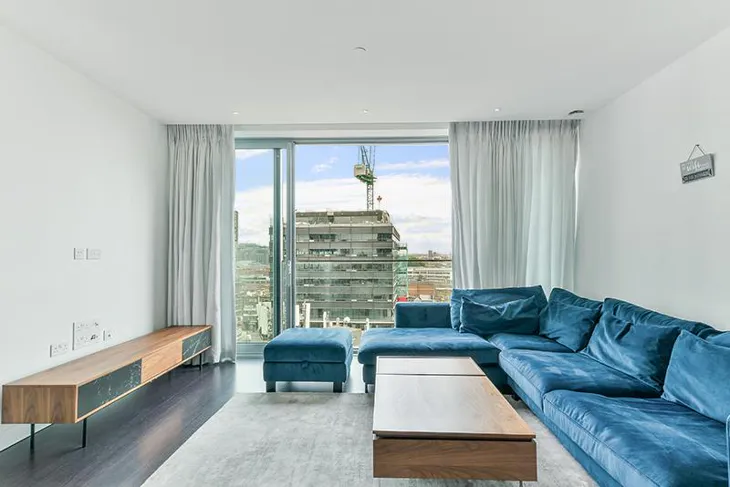 Flat Alie Street in Greater London