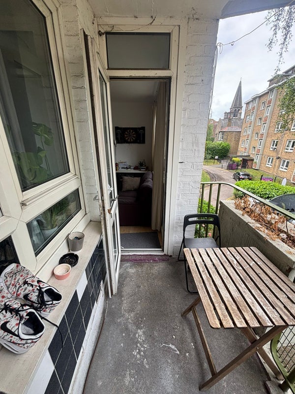 Room Sewardstone Road in Greater London