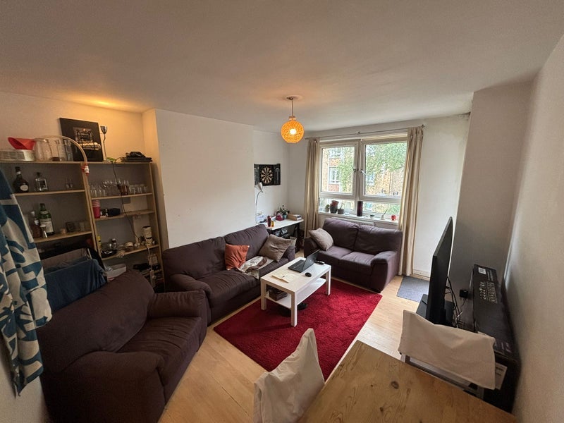 Room Sewardstone Road in Greater London