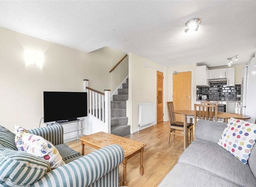 Flat Discovery Walk in Greater London