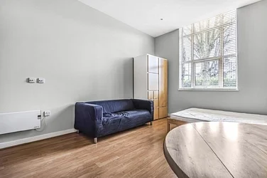 Flat Bromyard Avenue in Greater London