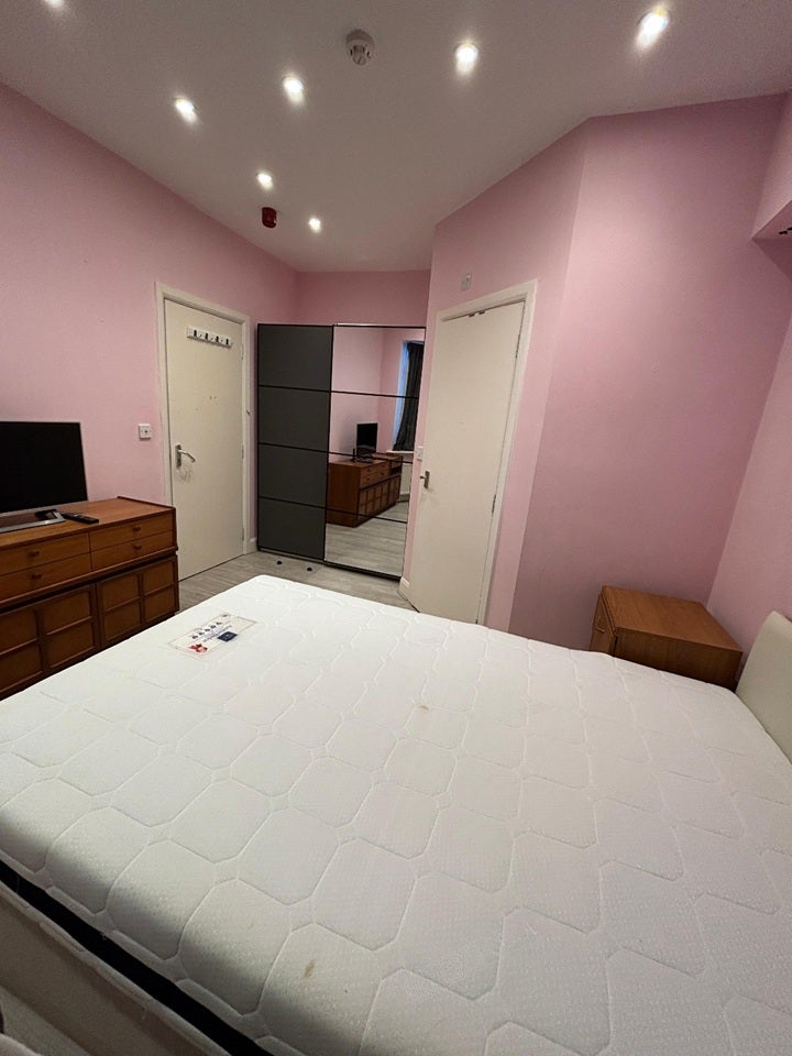 Room Boundaries Road in Greater London