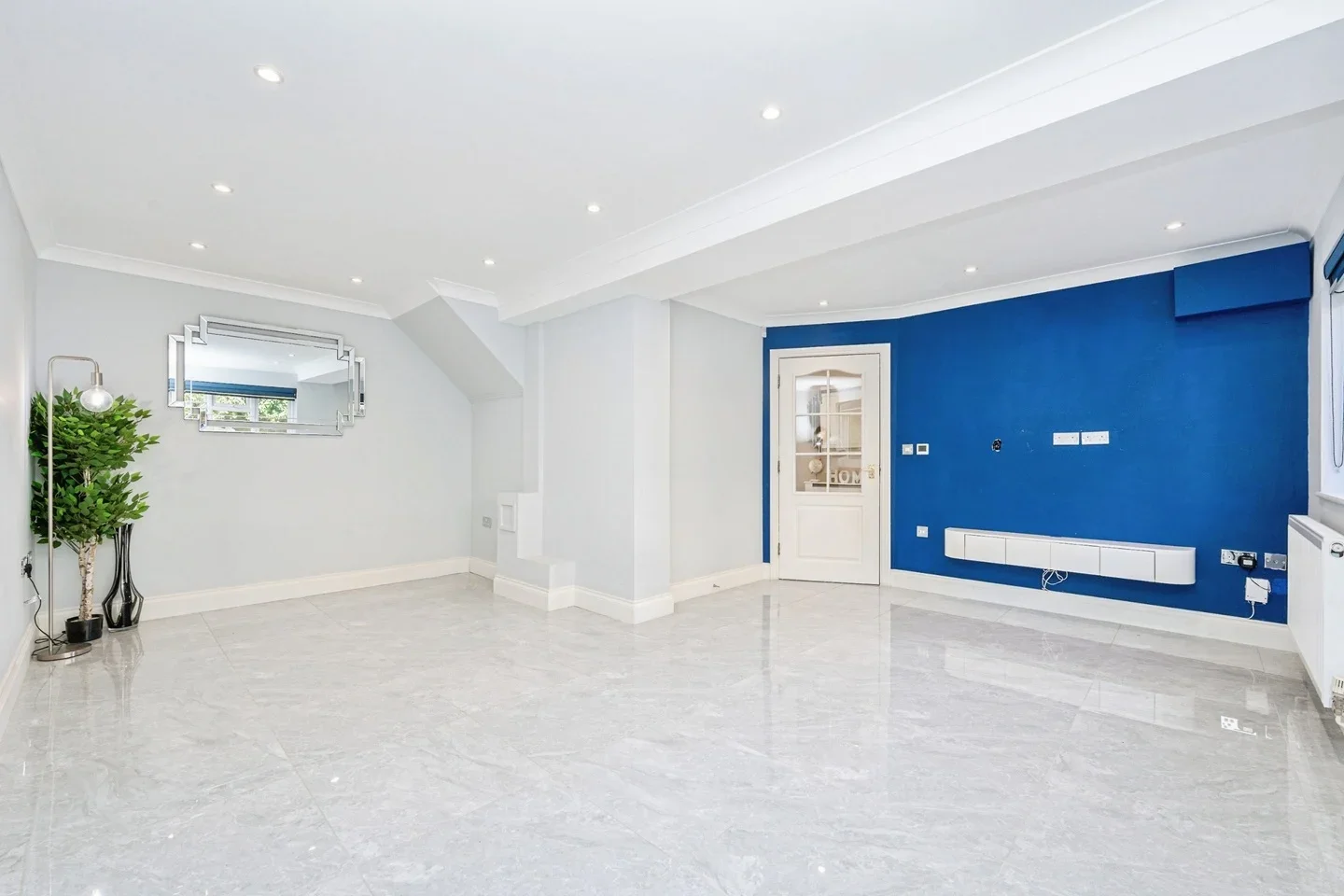 House Dellfield Close in Watford