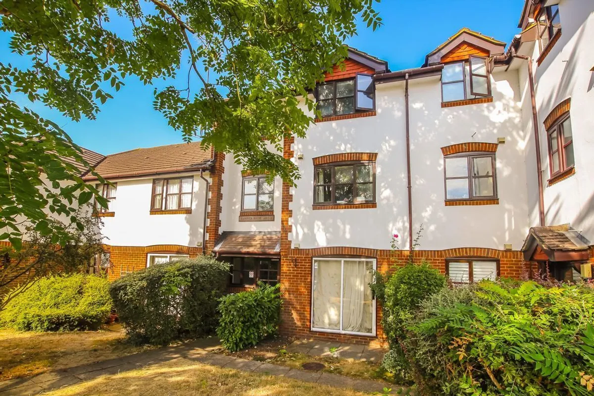 Flat Lenelby Road in London