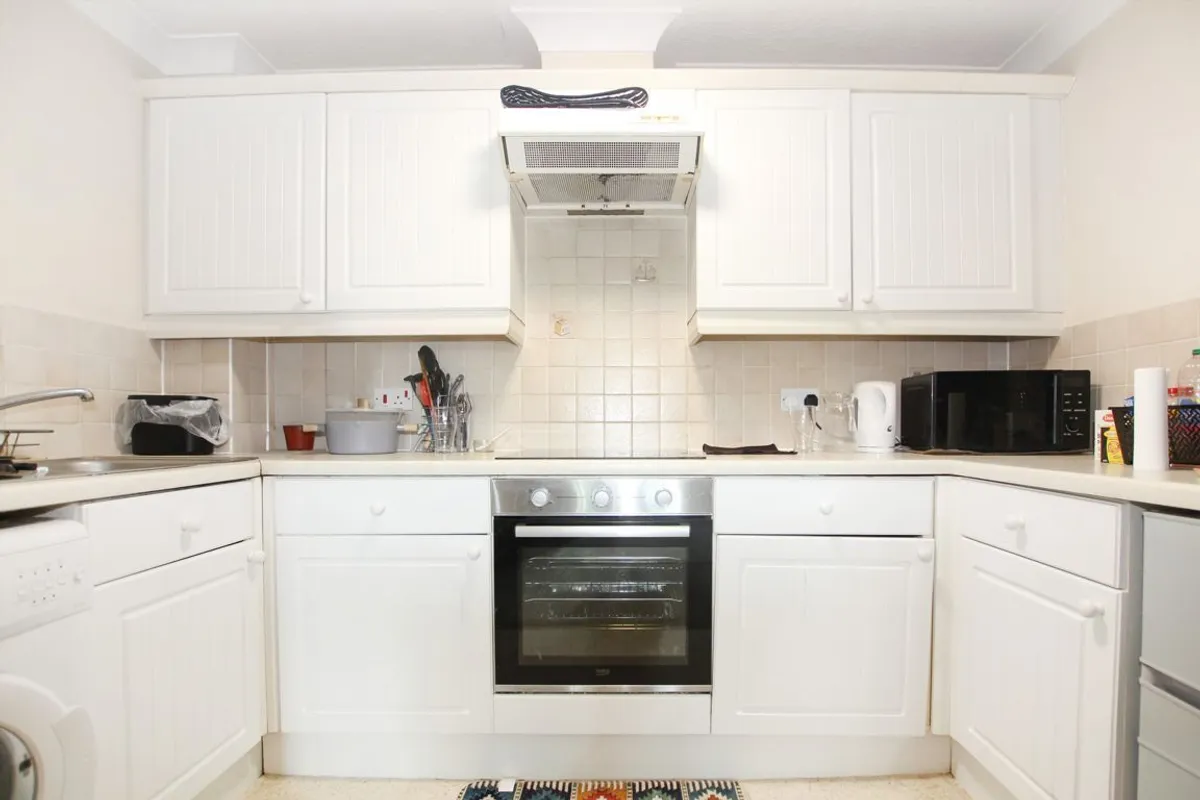 Flat Lenelby Road in London